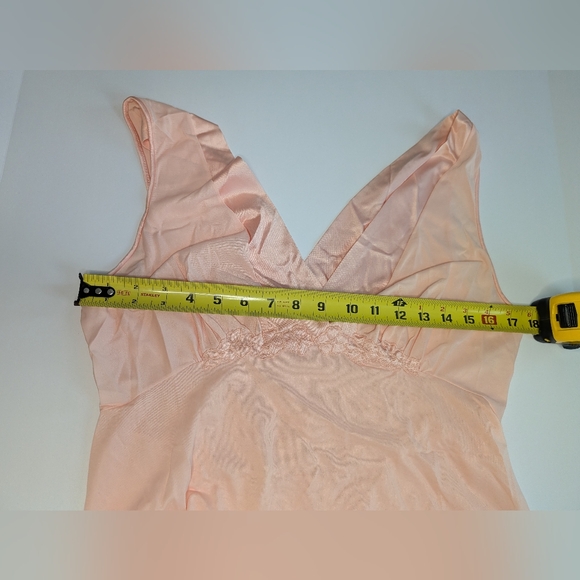 Vanity Fair Pink Nite Gown (38) - Picture 6 of 6